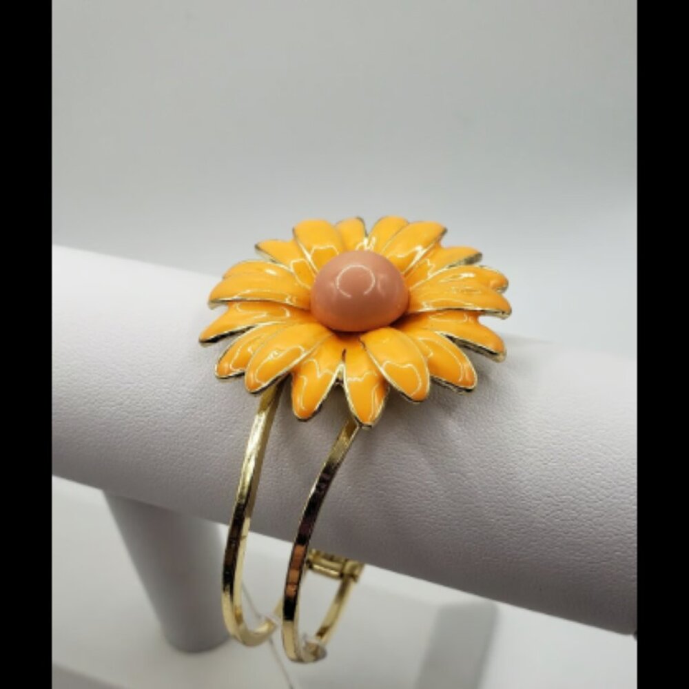 G BY GENNERO FLOWER BRACELET